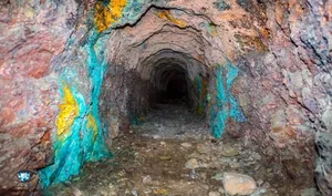 کارگران یک معدن فیروزه در اطراف نیشابور در دوران قاجار (عکس)
