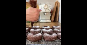 دونات کاکائویی؛ عصرانه‌ای خوشمزه و دلپذیر برای عاشقان شکلات